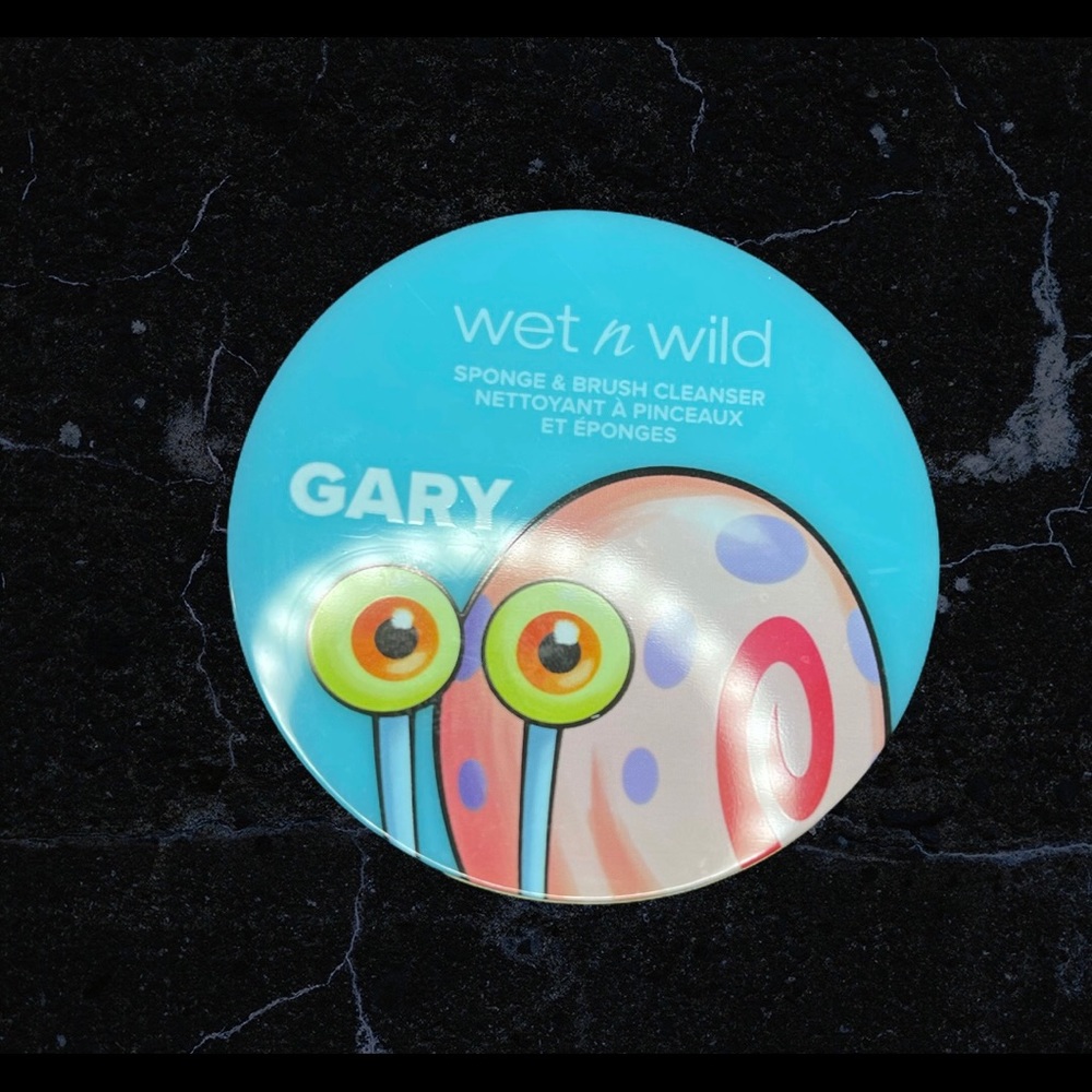 Wet N Wild Gary sponge and brush cleanse